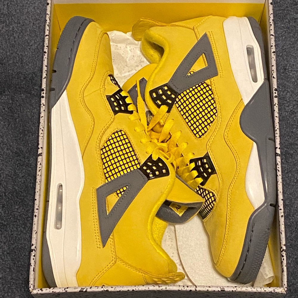 Air Jordan 4 “Lightning”